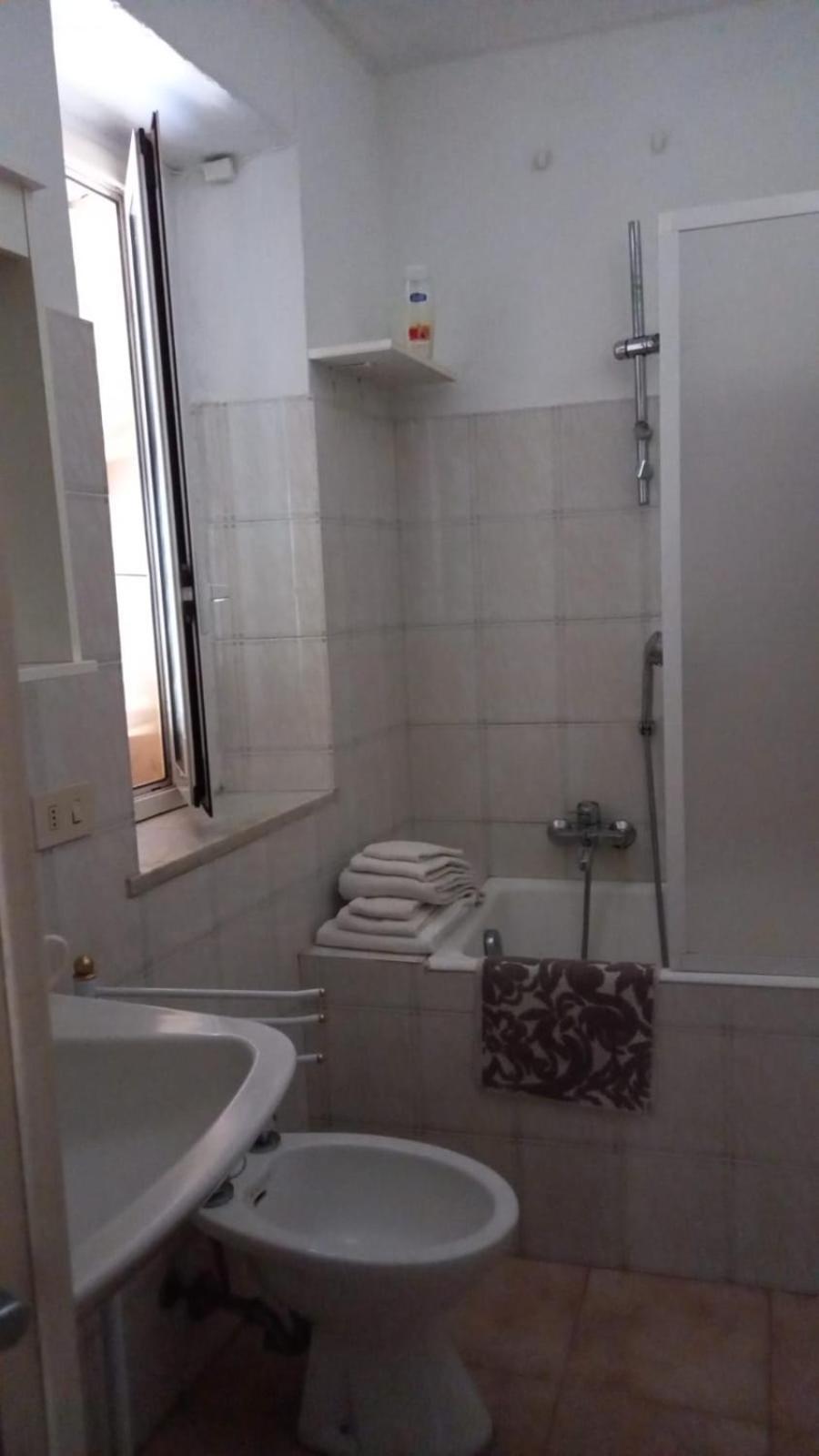 בית הארחה אסטי 	Casa Aromi Ed Arte מראה חיצוני תמונה