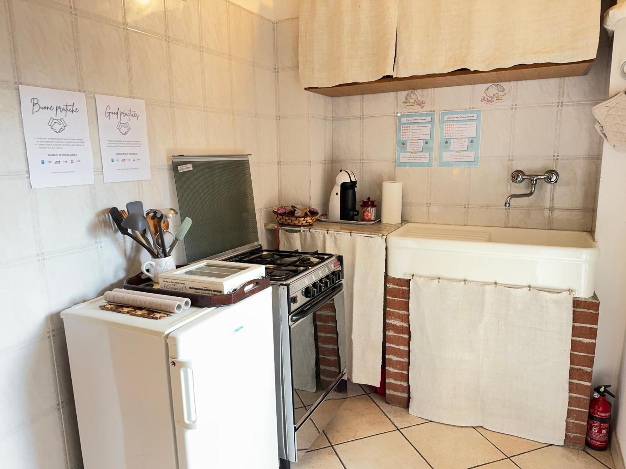 בית הארחה אסטי 	Casa Aromi Ed Arte מראה חיצוני תמונה