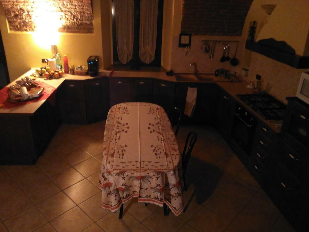 בית הארחה אסטי 	Casa Aromi Ed Arte מראה חיצוני תמונה