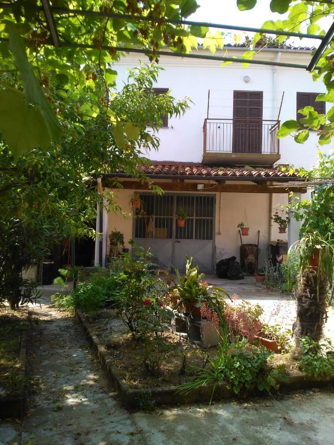 בית הארחה אסטי 	Casa Aromi Ed Arte מראה חיצוני תמונה