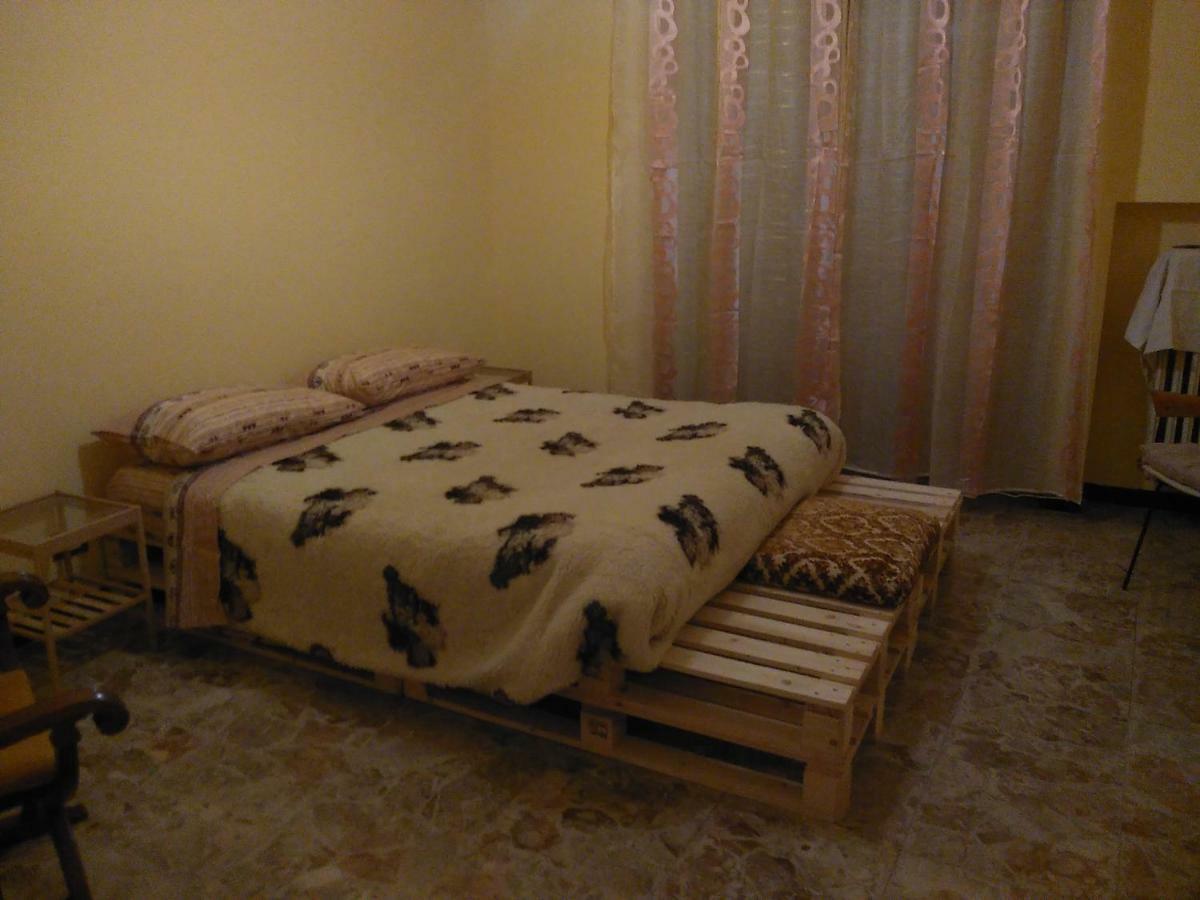 בית הארחה אסטי 	Casa Aromi Ed Arte מראה חיצוני תמונה